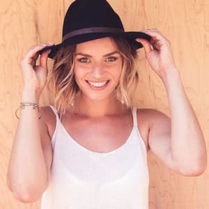 Leah Santa Cruz