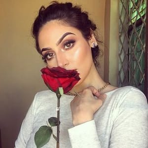 Yasmine khan