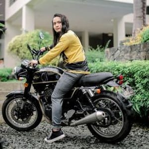 Ned Adriano Motovlogs