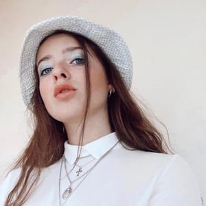 Carlota Moon