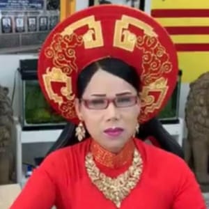 LISA PHAM Official