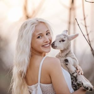 Zoe Lowe