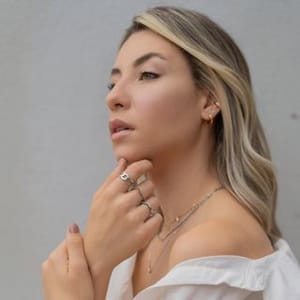 Helen Trevisan .