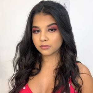Alice Mayra.