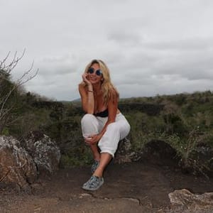 Laura R Boerr