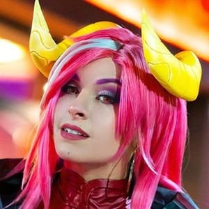 Peyton Cosplay