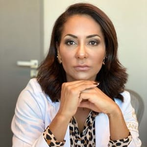Dra Analusa Cangussu