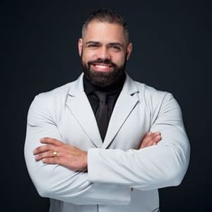 Dr. Tassyo Barros