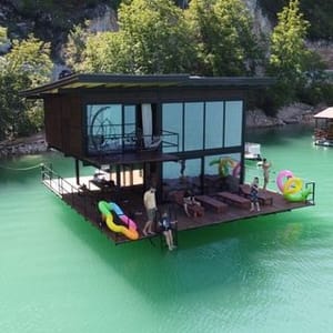 Lake House Lux
