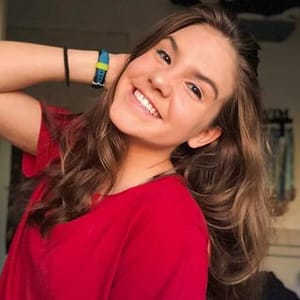Anna Julia Gomes