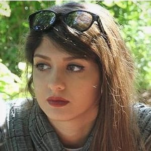 Dr Aysan
