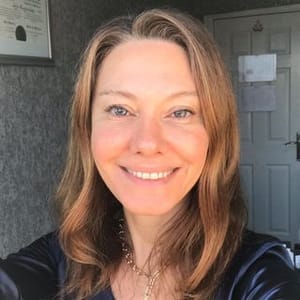 Dr Aylin Kuyumcubasi