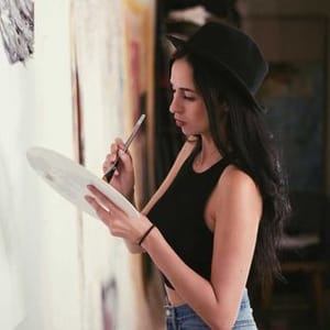 Amelia Hadouchi