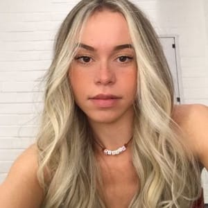 Naelly Flores