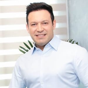 Dr Vinicius Mustafa