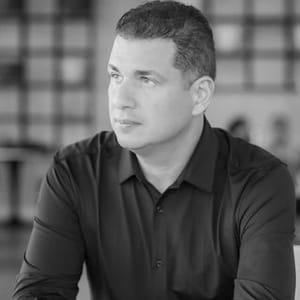 Julio M Lama