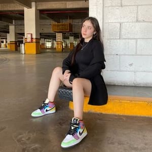 Melanie Flores
