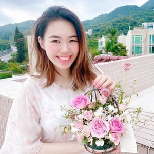 Esther Cblogger
