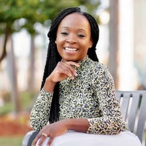 Nadine Olia|momblogger+coach