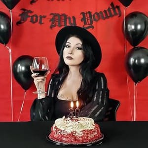 Lady Paradoxx