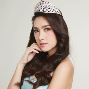 Hana Lewis Official