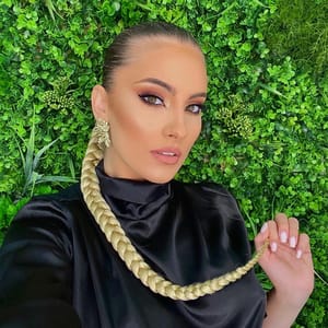 Contact malina.official - Creator and Influencer