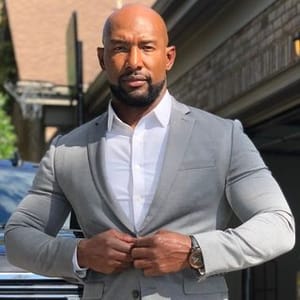 Martell Holt