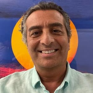 Dr Roberto Zeballos