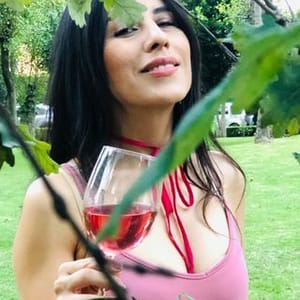 Vivelo Con Karime Martini