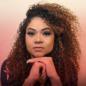Cassy Oliveira cantora