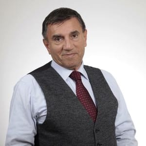 Ustun Dokmen
