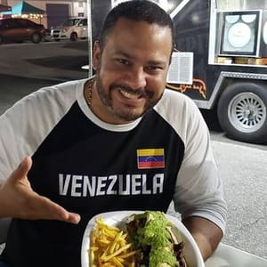Tulio Comiendo