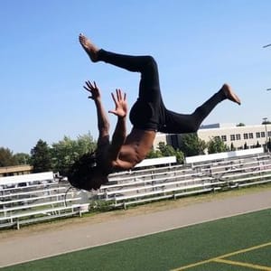 Momo Acro