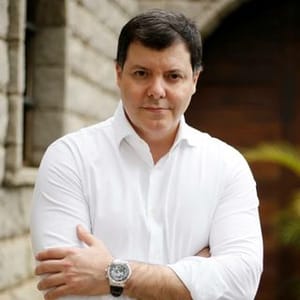 Dr Claudio Eduardo
