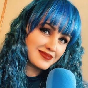 Lili Barba Locutora