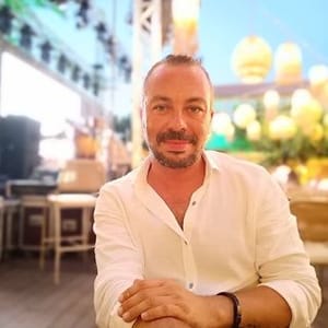 Cenk R Girginol
