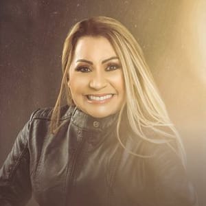 Cantora Sandra Lima