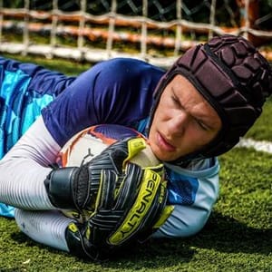 Goleiro De Capacete