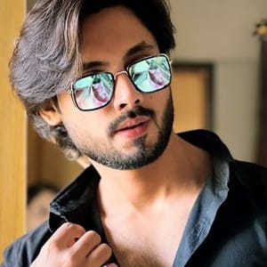 Mujtaba Lakhani(official)
