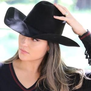 Camilla R Ferreira