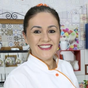 Elaine Oliveira Confeitando