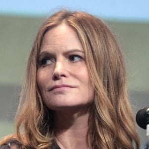 Jennifer Jason Leigh