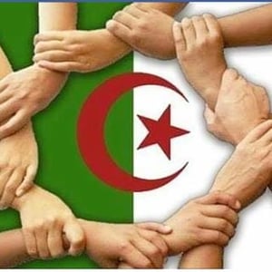 Ahlam Mosteghanemi‎