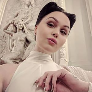 Viktoria Modesta