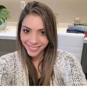 Dra. Paula Dominguesk