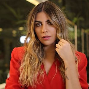 D Λ N I E L L Λ L V E S