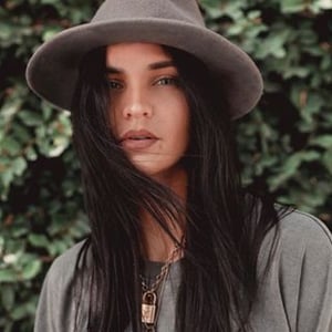 O L I V I A Z W A Y E R