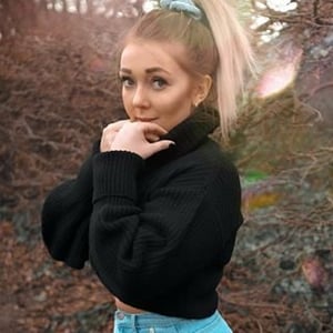 N I N A  L A U R E E N