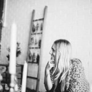 Pretty Willow Prop Hire