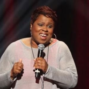 Dominique Comedienne